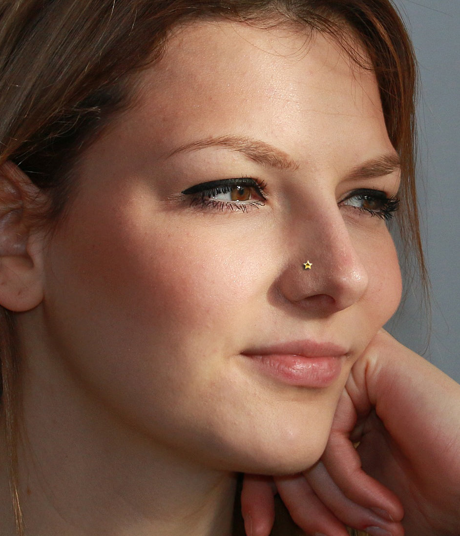 14K Yellow Gold Star Top Self-Bending Fishtail Nose Stud - 22g
